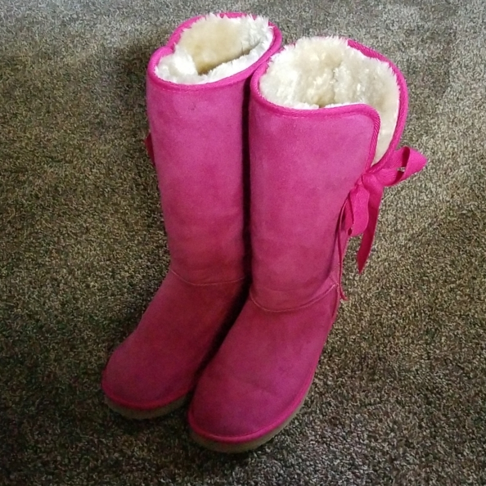 Fuchsia hot pink ugg style boots